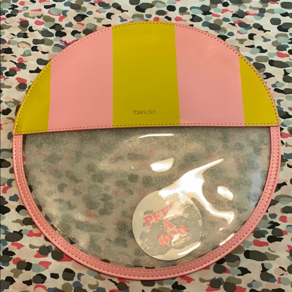 Peekaboo Circle Clutch